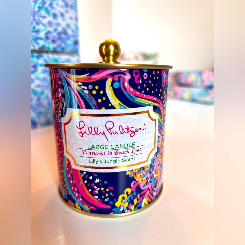 Lilly Pulitzer large candle with lid, shown in Beach Loot. Lilly’s Jungle Scent.